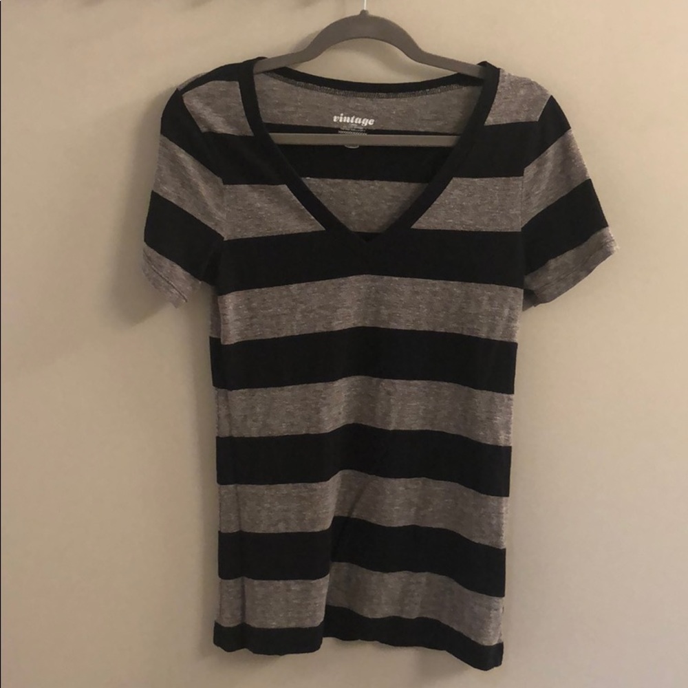 🌻Old navy so soft v neck